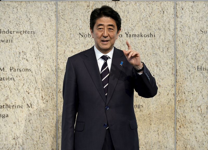 © Reuters. الحكومة اليابانية تقر تشريعات أمنية واليابانيون منقسمون بشأنها