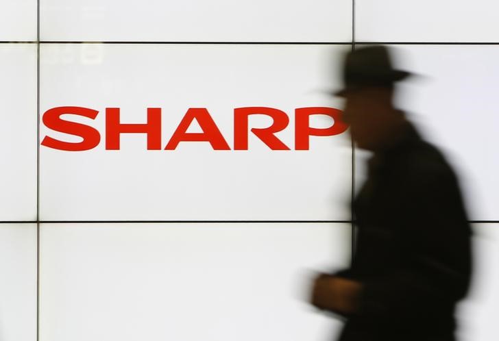 © Reuters. Sharp obtiene rescate de 1.900 millones de dólares, pero las medidas de reestructuración decepcionan