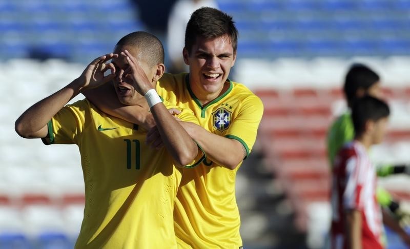 © Reuters. Brazil's Guilherme celebrates with his team mate Nathan after scoring a goal against Paraguay during their final round South American Under-20 Championship soccer match in Montevideo