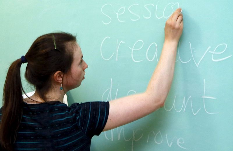 © Reuters. El dominio del inglés sube entre los latinos que viven en EEUU, según un estudio