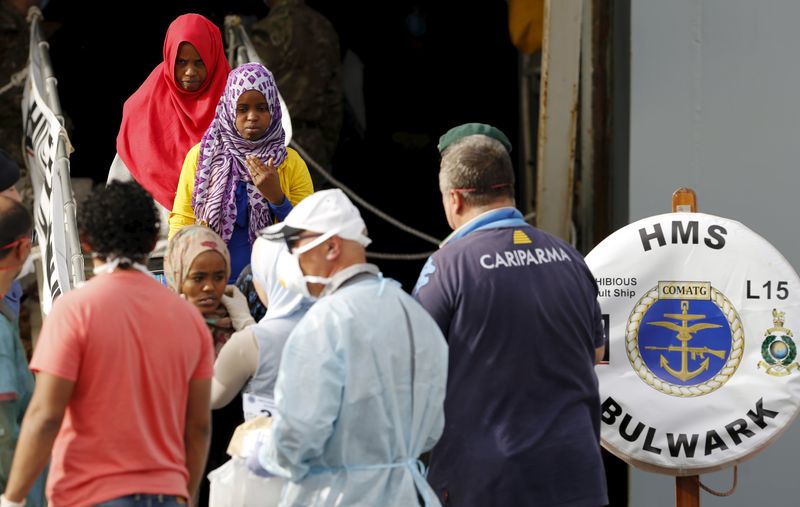 © Reuters. QUELQUE 3.600 MIGRANTS SECOURUS EN DEUX JOURS EN MÉDITERRANÉE