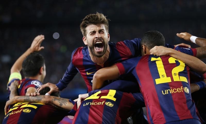 © Reuters. Zagueiro do Barcelona, Gerard Piqué, comemora terceiro gol do Barcelona contra o Bayern de Munique pelo jogo de ida da semifinal da Liga dos Campeões, em Barcelona