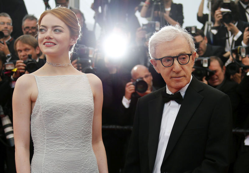 © Reuters. Director Woody Allen and cast member Emma Stone pose on the red carpet as tey arrive for the screening of the film "Irrational Man" out of competition at the 68th Cannes Film Festival in Cannes