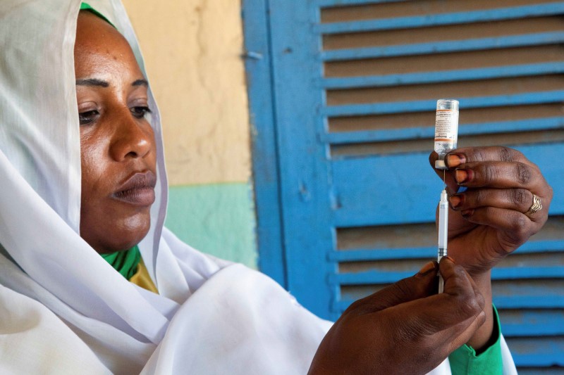 © Reuters. Los casos de meningitis se triplican en dos semanas en Níger y ya dejan 400 muertos