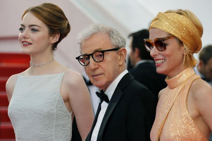 © Reuters. Woody Allen dice que su serie de TV será un "bochorno importante"