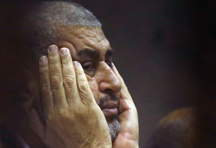 © Reuters. محكمة مصرية تحيل أوراق قياديين إخوان بينهم الشاطر للمفتي في قضية تخابر