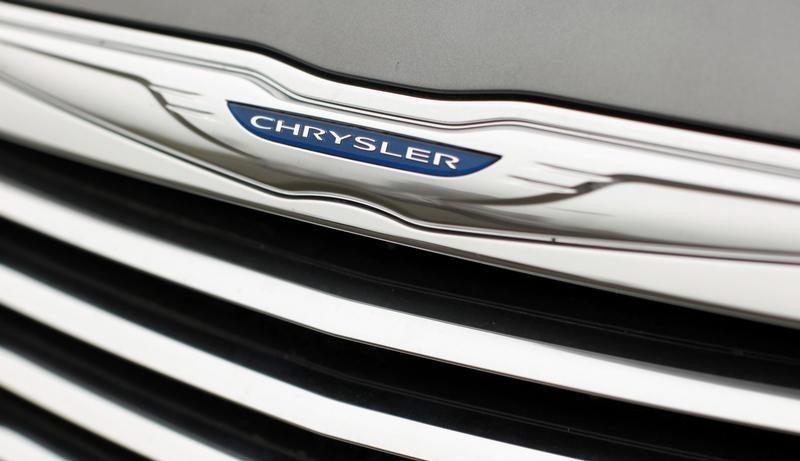 © Reuters. A Chrysler badge is pictured on a new car at a dealership in Vienna, Virginia