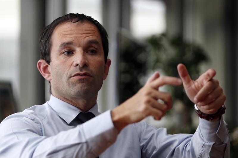 © Reuters. BENOÎT HAMON DÉNONCE UNE FORME DE CYNISME À LA TÊTE DU PS