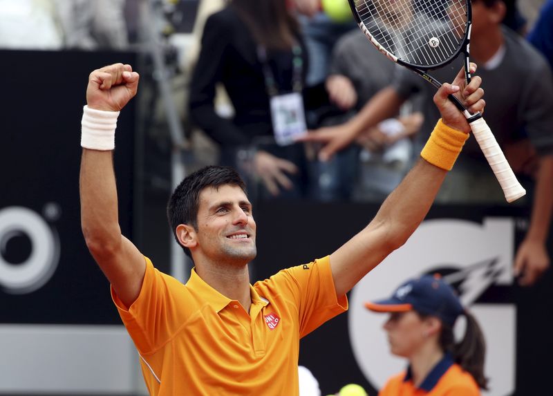 © Reuters. Djokovic se enfrentará a Federer en final en Roma