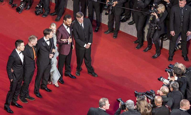 © Reuters. Van Sant, no muy preocupado por las malas críticas a "The Sea of Trees" en Cannes