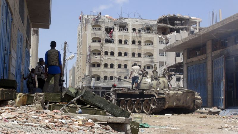 © Reuters. التحالف الذي تقوده السعودية يستأنف غاراته الجوية على الحوثيين