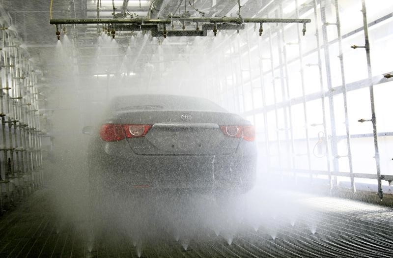 © Reuters. A Toyota Motor Corp car is seen during a hi-function shower test demonstration at the quality-control facility in Toyota