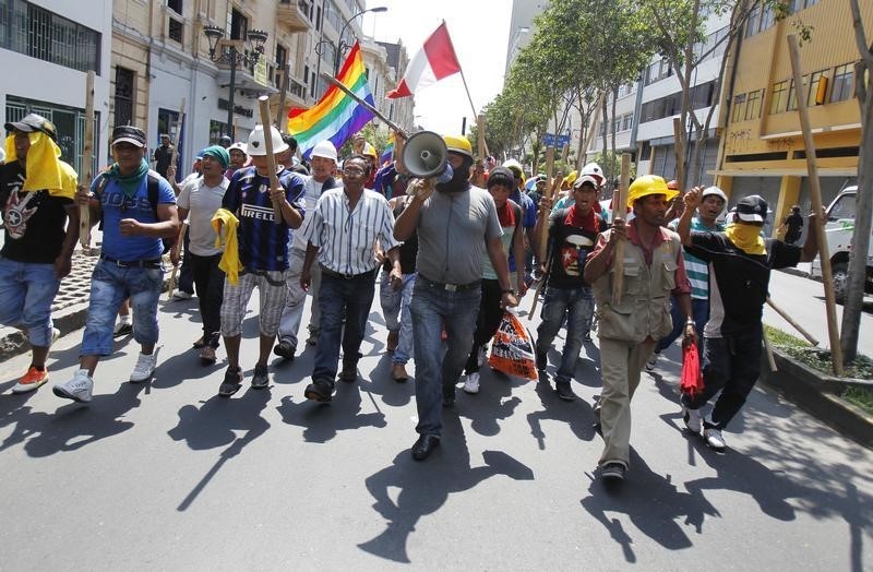 © Reuters. Los mineros peruanos van a la huelga en demanda de mejoras laborales