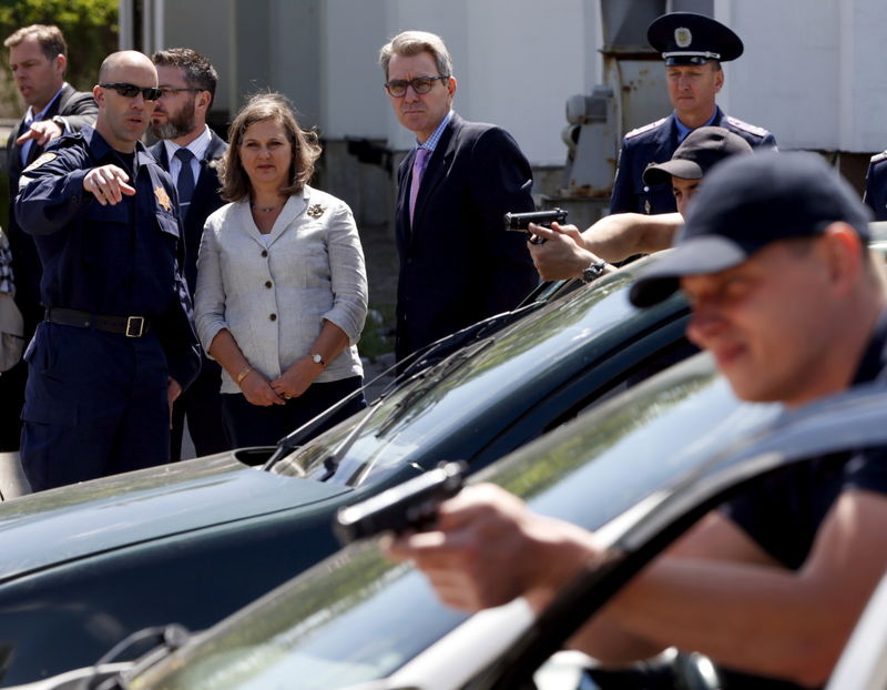 © Reuters. U.S. Assistant Secretary of State for European and Eurasian Affairs Nuland visits base of training institute of National Academy of Internal Affairs in Kiev