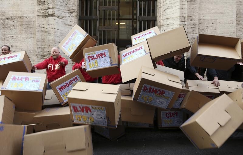 © Reuters. Union workers stand near boxes during a protest organised by FIOM union in front of the Ministry of Labour in Rome