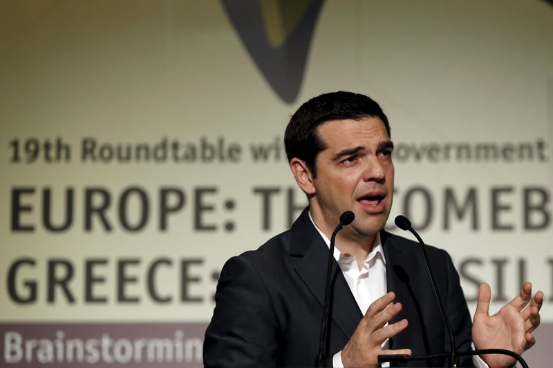 © Reuters. Grecia dice que puede pagar salarios y pensiones, pero que necesita acuerdo rápido