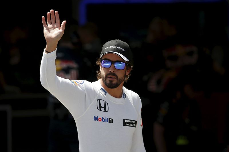 © Reuters. Piloto da McLaren Fernando Alonso no circuito de Barcelona