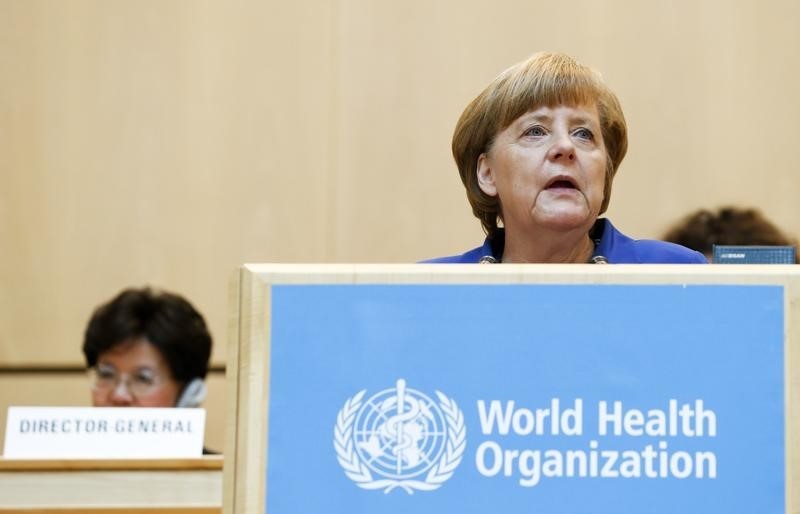 © Reuters. ميركل تدعو منظمة الصحة لدور أكبر بعد "كارثة الايبولا"
