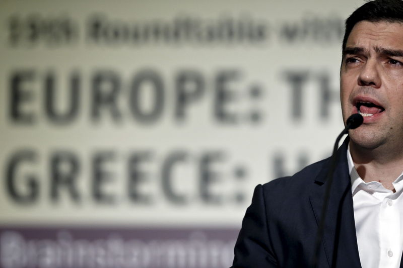 © Reuters. El Ibex cierra la sesión con leve alza mirando a Grecia  