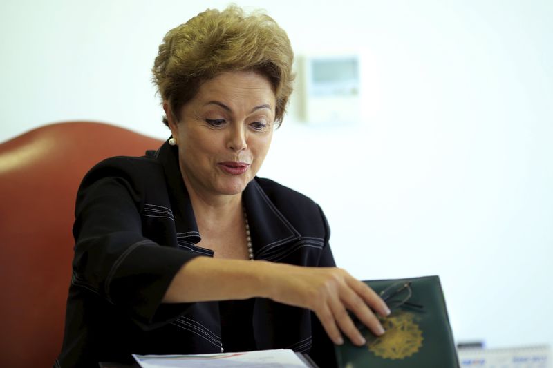 © Reuters. Presidente Dilma Rousseff durante encontro com o o presidente do Comitê Paralímpico Brasileiro no Palácio do Planalto, em Brasília