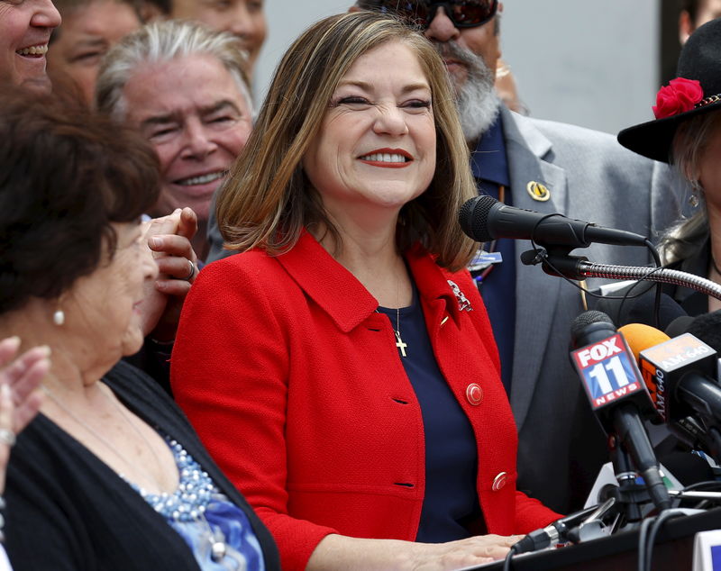 © Reuters. Rep. Loretta Sanchez announces she will run for the U.S. Senate seat of vacating California Senator Barbara Boxer in Santa Ana, California