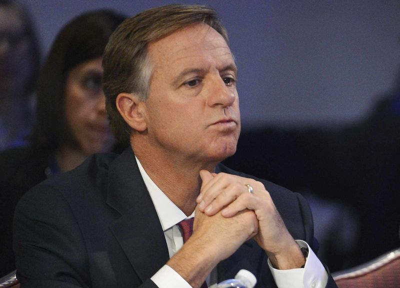 © Reuters. File photo of Tennessee Republican Governor Haslam listening during the National Governors Association Winter Meeting in Washington