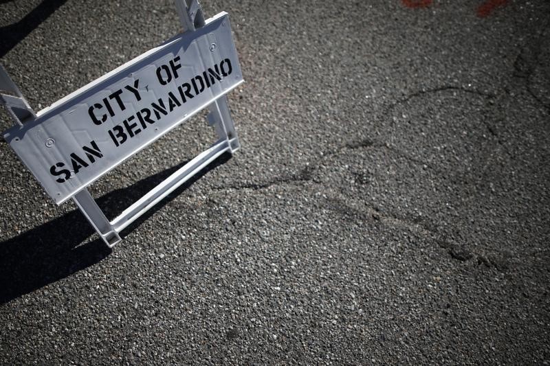 © Reuters. Cracked tarmac is seen in the parking lot of a largely abandoned shopping mall in San Bernardino