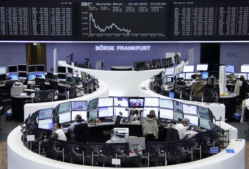 © Reuters. Las bolsas europeas avanzan, impulsadas por las declaraciones de Coeure
