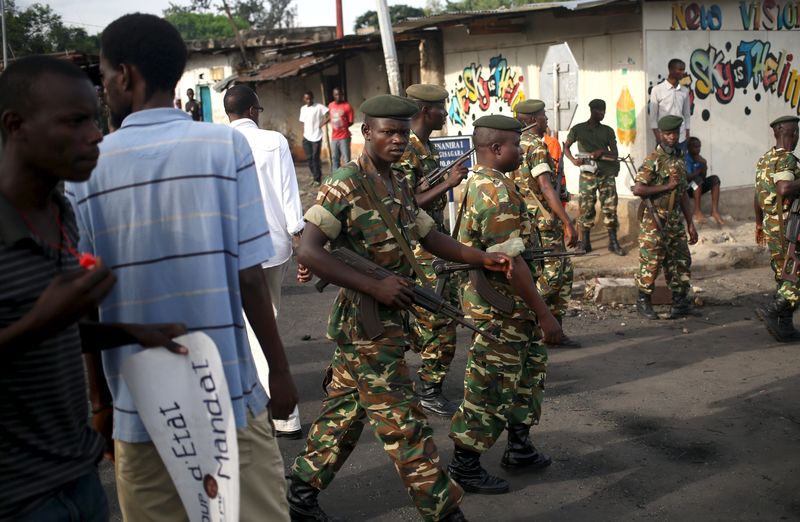 © Reuters. شرطة بوروندي تطلق الغاز المسيل للدموع وتضرب محتجين في العاصمة