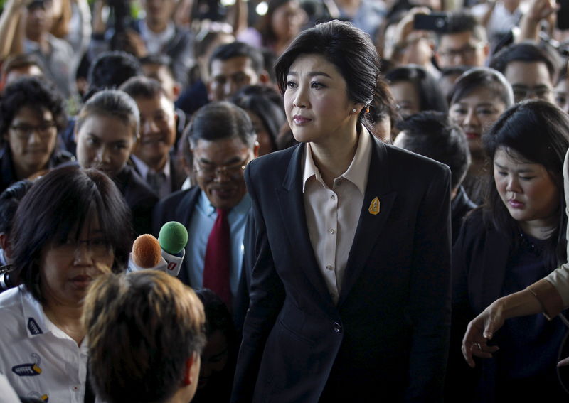 © Reuters. Ex-premiê Yingluck Shinawatra chegando na Suprema corte em Bangcoc