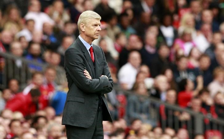 © Reuters. Técnico do Arsenal, Arsene Wenger, durante partida contra o Manchester United