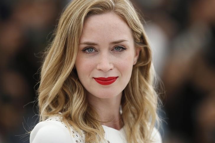 © Reuters. Atriz Emily Blunt posa para fotos nos Festival de Cannes