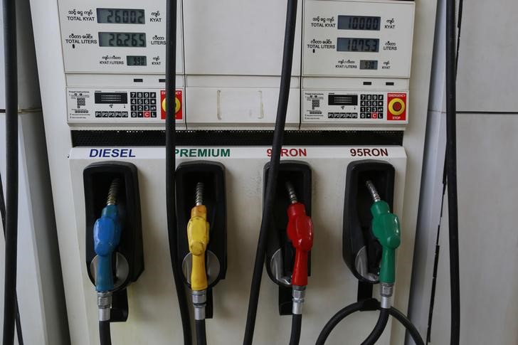 © Reuters. Oil pumps are seen at a MAX oil station in Yangon