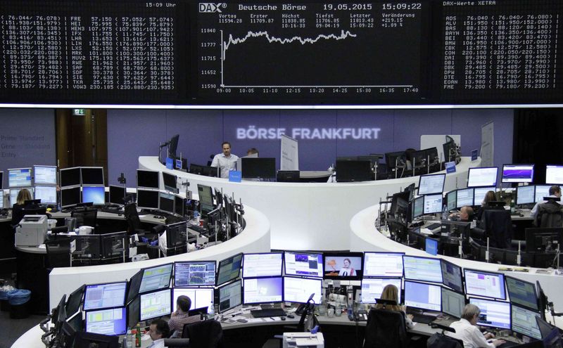 © Reuters. Las bolsas europeas suben mientras se calientan las fusiones en telecos