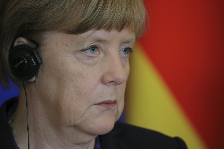 © Reuters. Merkel attends a news conference after talks Putin in Moscow