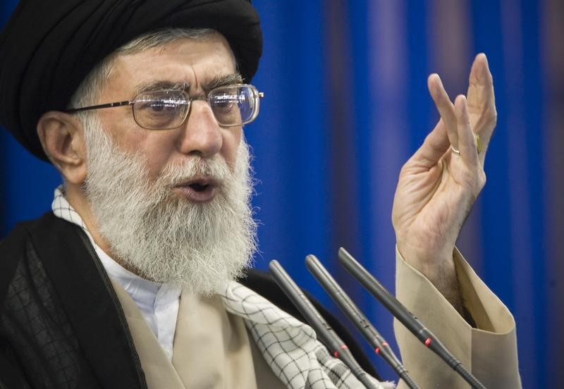 © Reuters. خامنئي: ايران لن تقبل "المطالب غير المعقولة" للقوى الست