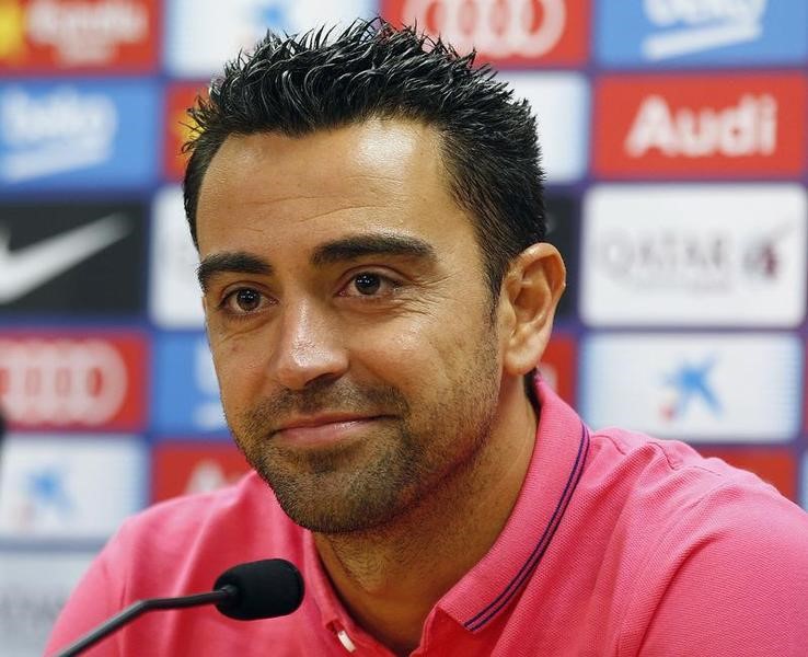 © Reuters. Capitão do Barcelona, Xavi, em entrevista coletiva