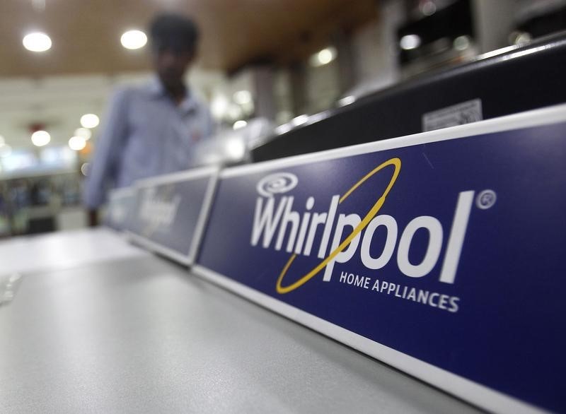 © Reuters. Un elettrodomestico Whirlpool in mostra in un negozio 