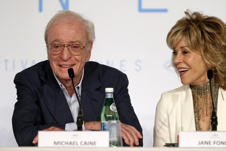 © Reuters. Michael Caine e Jane Fonda em entrevista coletiva para promover o filme "Youth" em Cannes