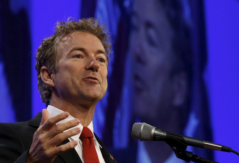 © Reuters. U.S. Presidential candidate and Texas Senator Rand Paul speaks at the Republican Party of Iowa's Lincoln Dinner in Des Moines
