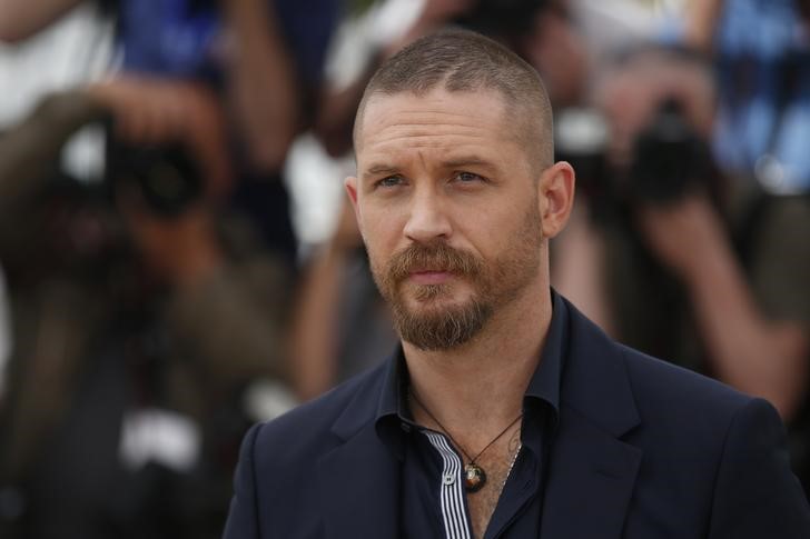 © Reuters. Ator Tom Hardy durante sessão de fotos no Festival de Cinema de Cannes