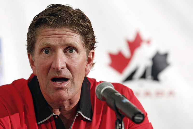 © Reuters. Head coach Babcock answers questions during a Hockey Canada news conference in Calgary.