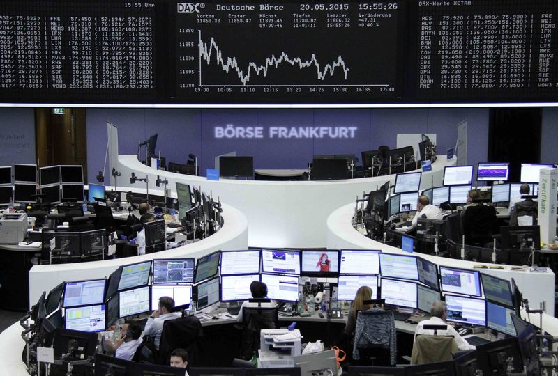 © Reuters. Las acciones europeas abren con poco brillo, con las cifras de PMI en el foco