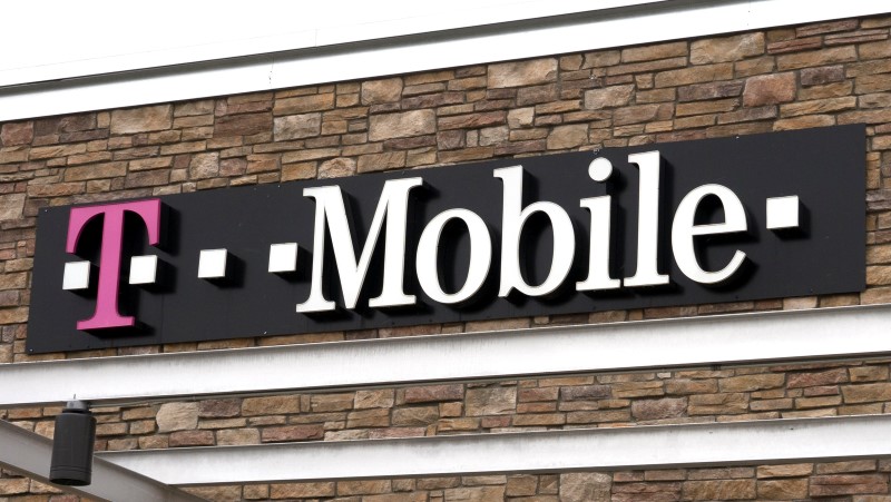 © Reuters. The T-Mobile store sign is seen in Broomfield, Colorado