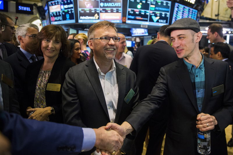 © Reuters. Shopify founder and Chief Executive Officer Tobi Lutke (R) smiles with the company's Chief Financial Officer Russ Jones after the company's IPO on the floor of the New York Stock Exchange