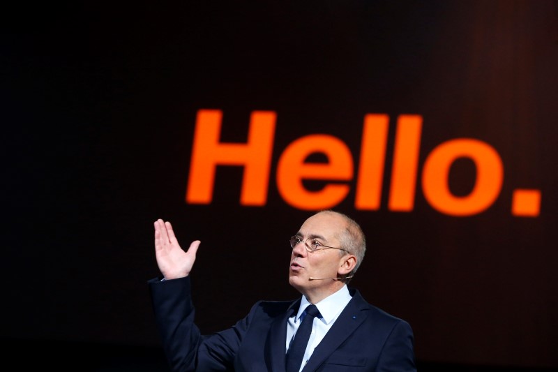 © Reuters. French telecom operator Orange Chairman and CEO Stephane Richard speaks during a conference to unveil the company 2020 strategy plan in Paris