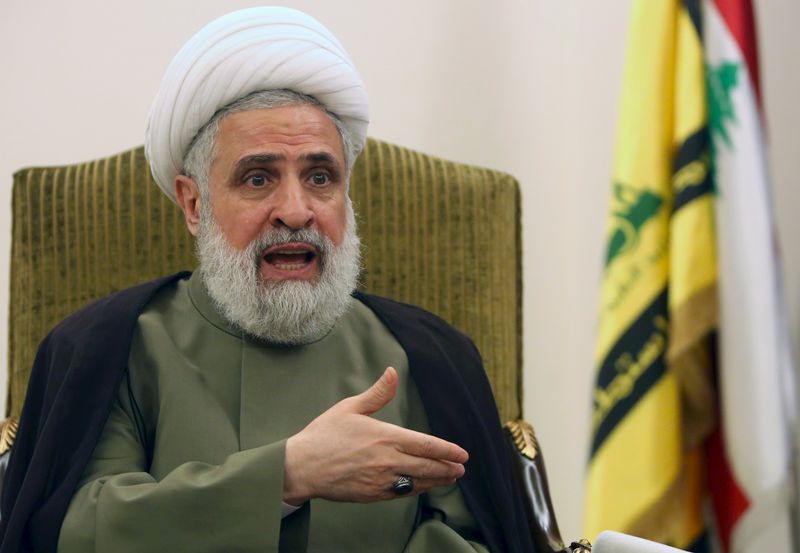 © Reuters. Vice-líder do Hezbollah Qassem em entrevista à Reuters