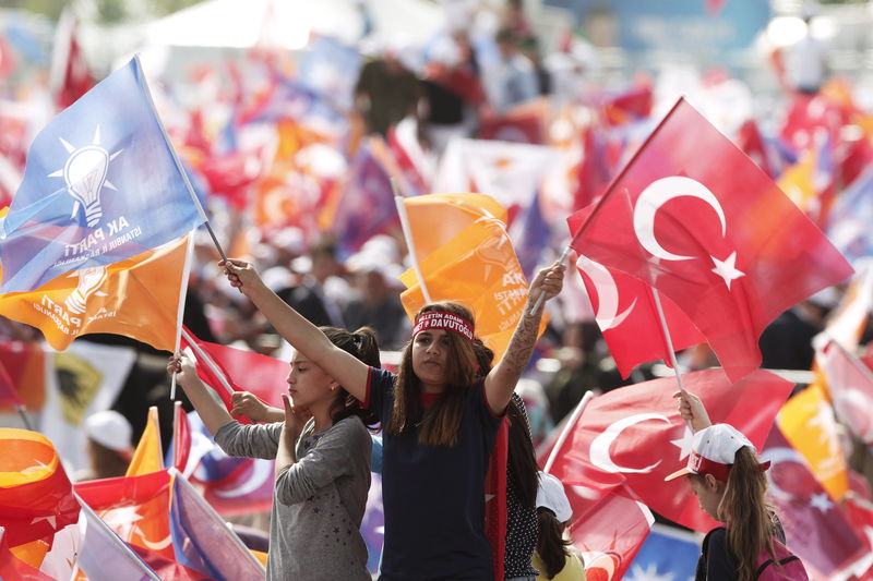 © Reuters. Supporters of Turkey's Prime Minister Davutoglu wave Turkish and AK Party flags during an election rally in Istanbul