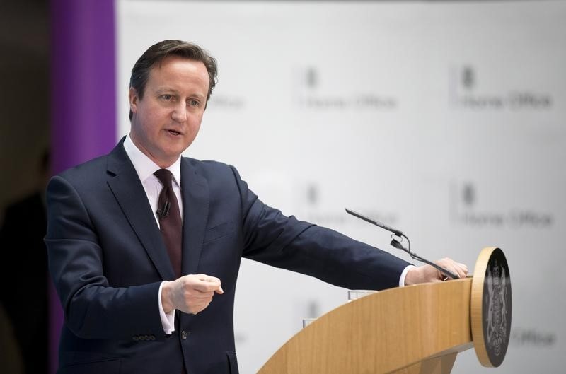 © Reuters. Britain's Prime Minister David Cameron delivers a speech on immigration at the Home Office in London
