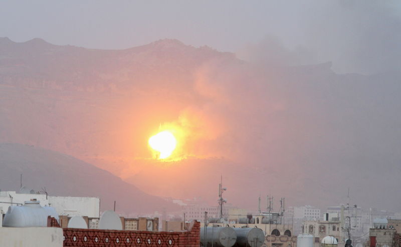© Reuters. Fire is seen from the Noqum Mountain after it was hit by an air strike in Yemen's capital Sanaa